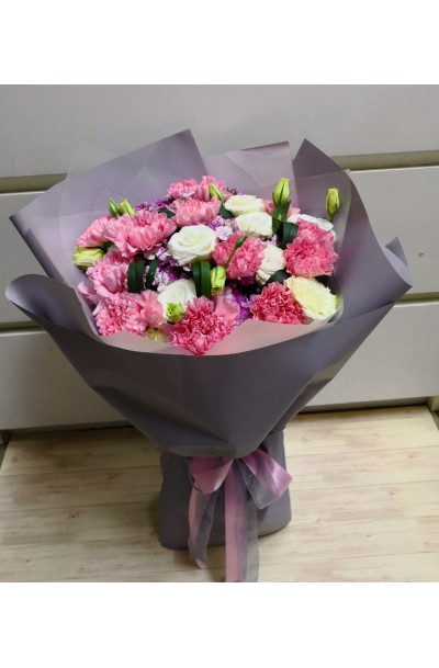 wonder woman flower arrangement